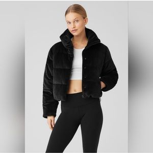 Alo Ribbed  Velour Gold Rush Puffer Jacket